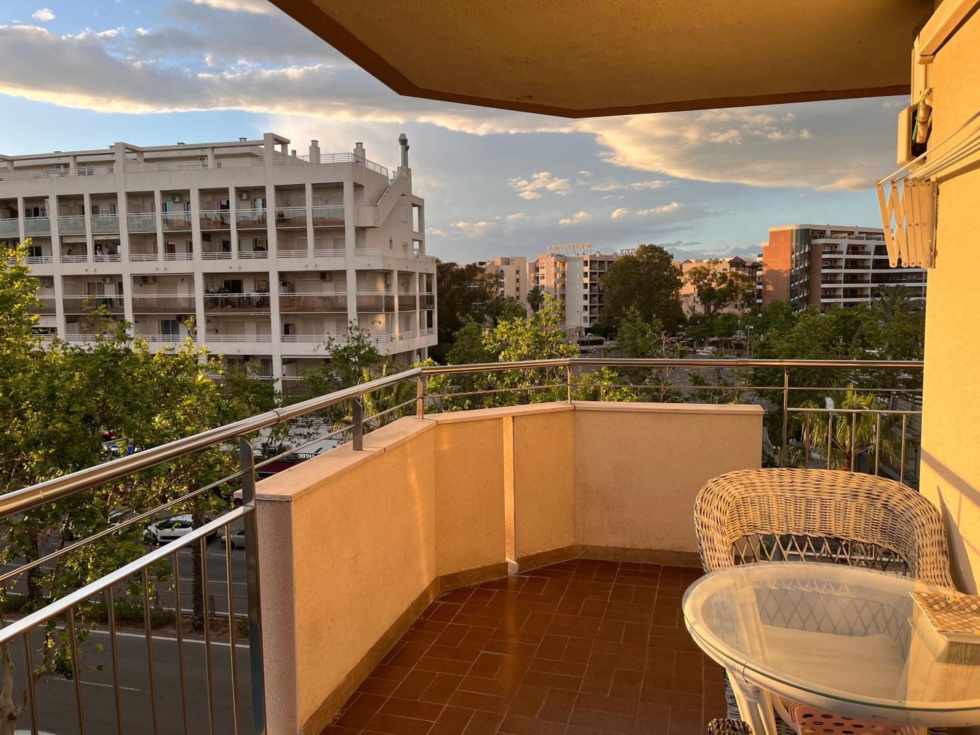 Apartamento En ซาลอว์ ภายนอก รูปภาพ